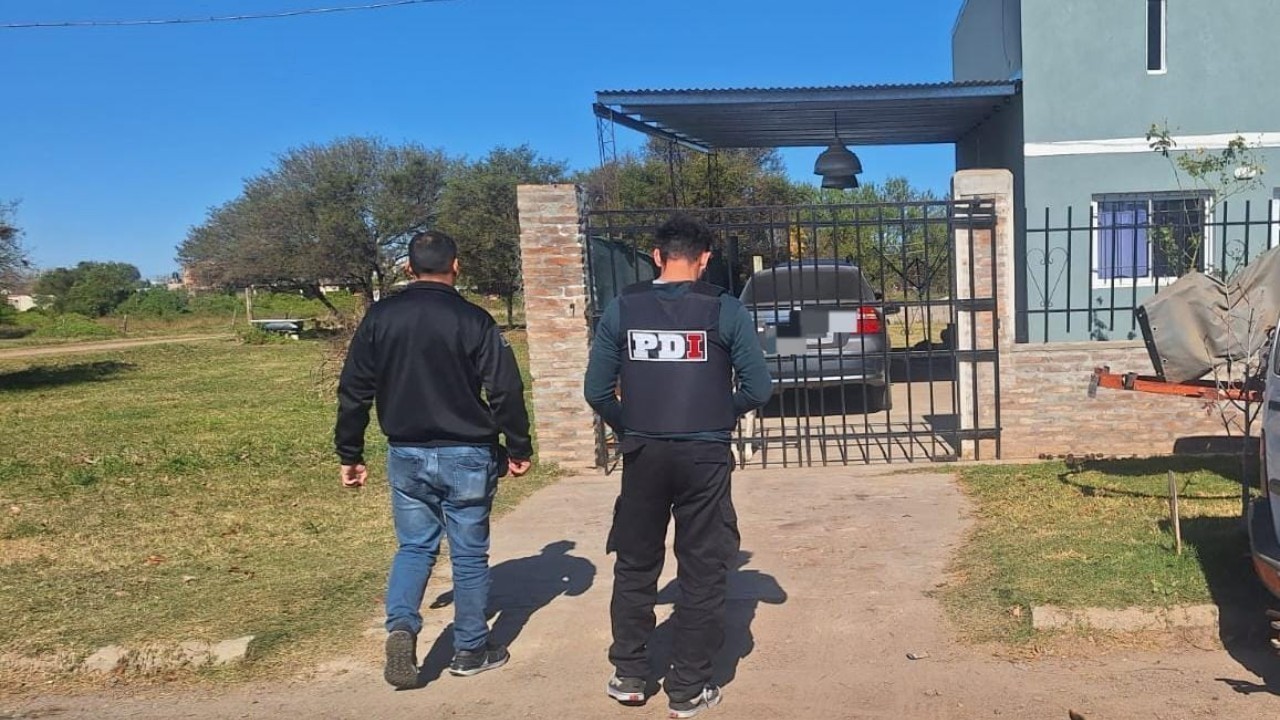 Operativo de la PDI en Rafaela, secuestro de escopeta y camioneta.